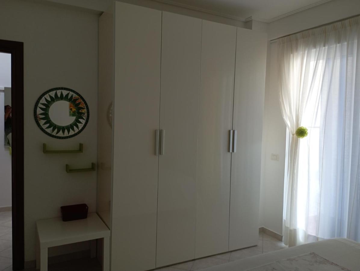 Apartment Alma Sarande Bagian luar foto