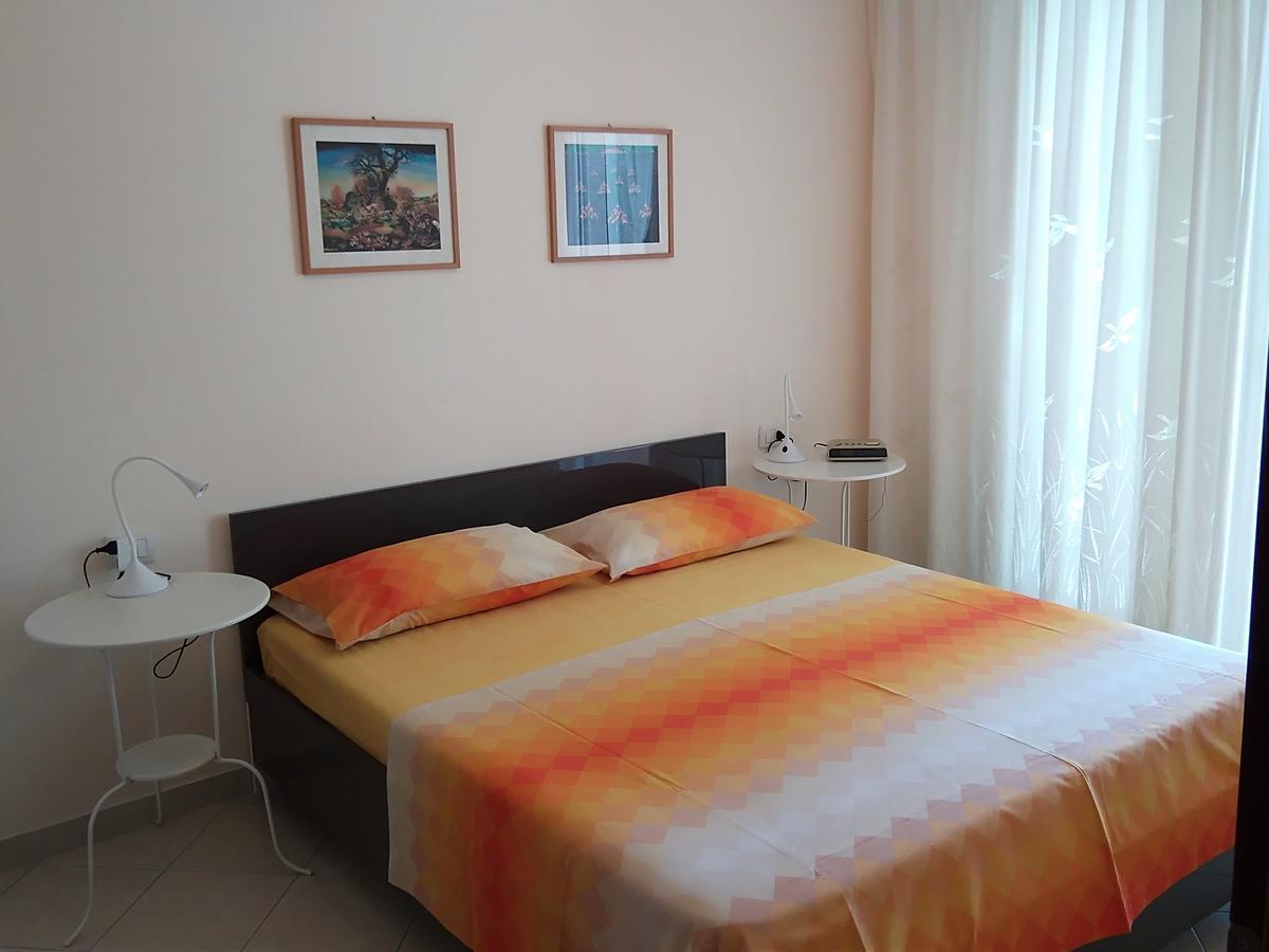 Apartment Alma Sarande Bagian luar foto
